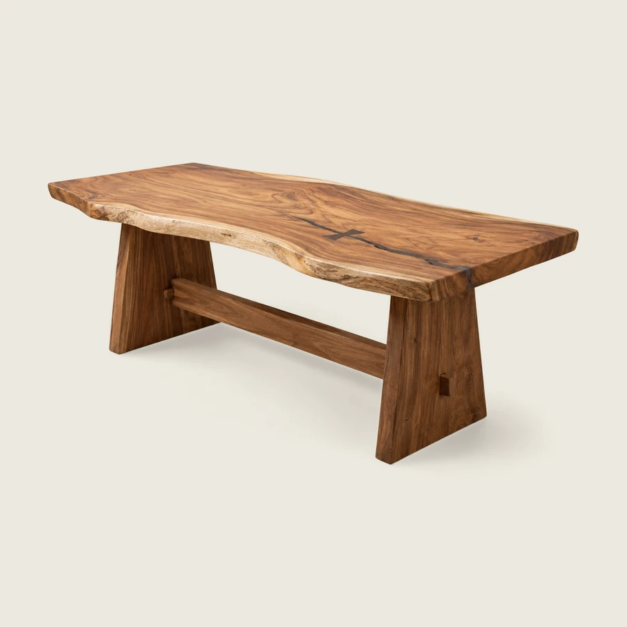 Mesa de comedor de parota de una sola pieza, con canto natural